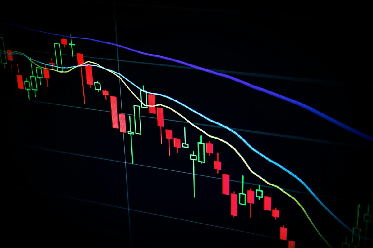 KI-Aktiencrash: Trader an der Wall Street vor roten Charts